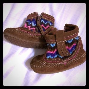 MinniTonka Baby moccasin boots